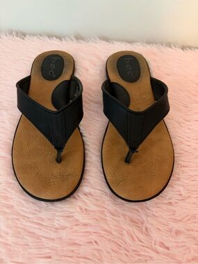 b.o.c. Black Thong Sandals with Tan Footbed